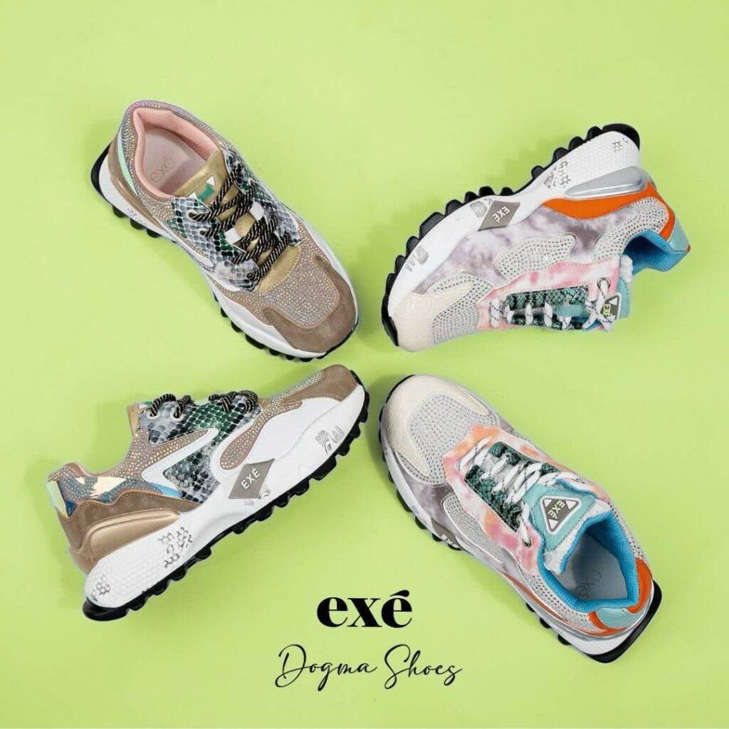 O Dia dos Namorados já passou, mas nunca é tarde para surpreender em Noticias Quatro sapatilhasda Exé dispostos em círculo sobre um fundo verde vibrante.